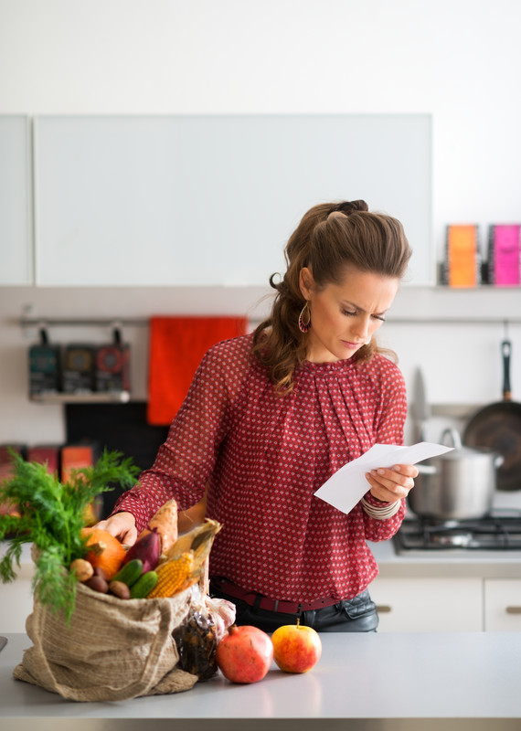 woman mother food grocery budget shopping kitchen