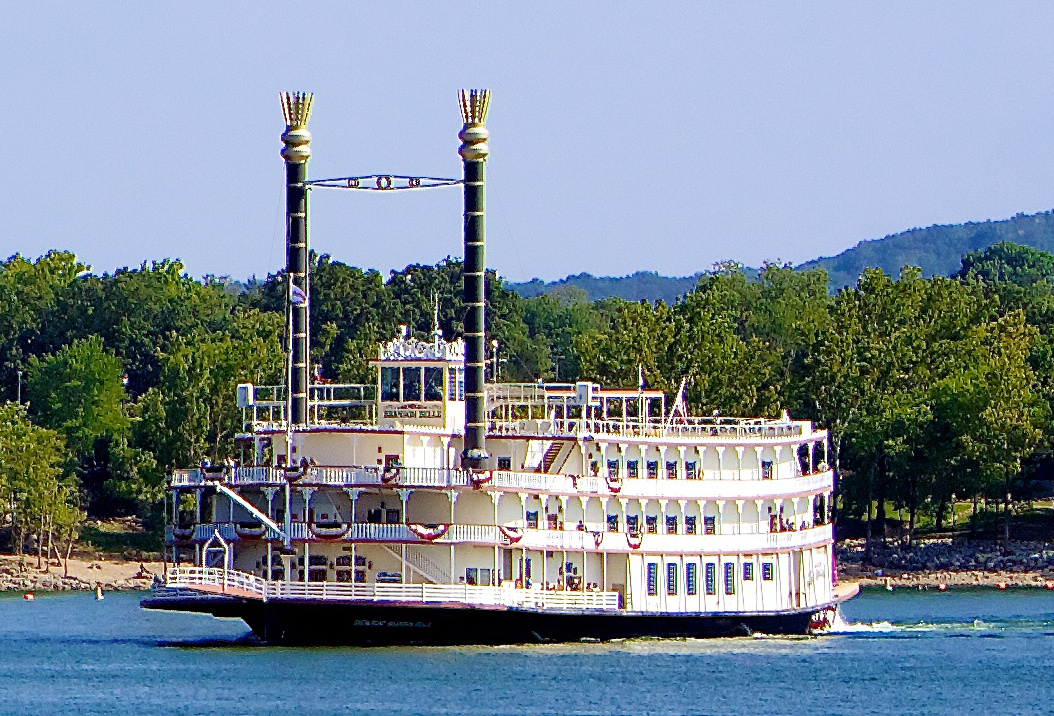 Branson_Belle_Table_Rock_Lake_2012_cropped