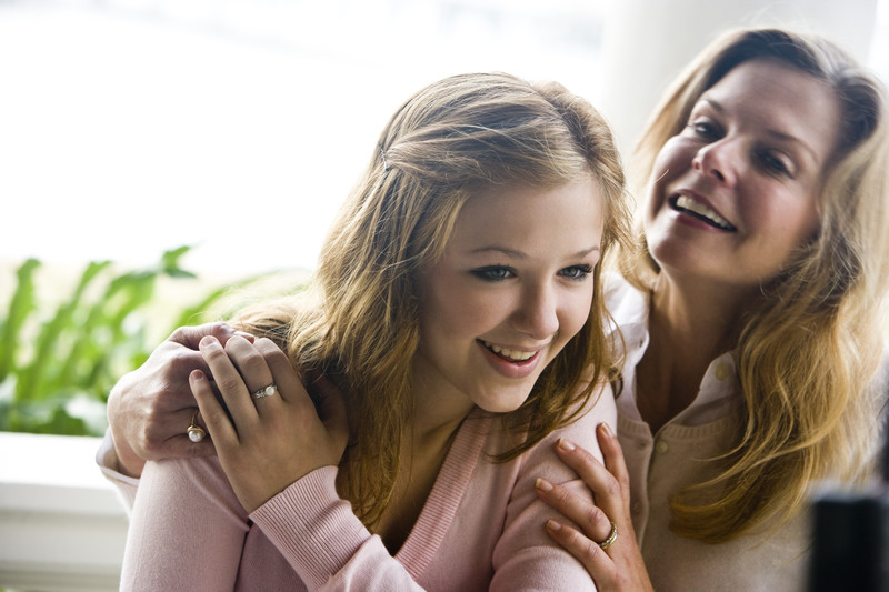 mom-and-daughter