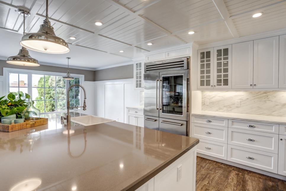 CI-Greige-Design_kitchen-with-coffered-ceiling.jpg.rend.hgtvcom.966.644